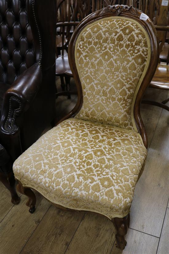 A Victorian mahogany spoonback nursing chair, on cabriole legs